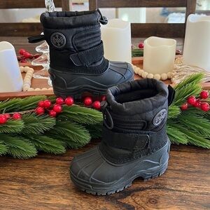 like new Totes Toddler Boy Taelor Black Waterproof Winter Boots | size 5